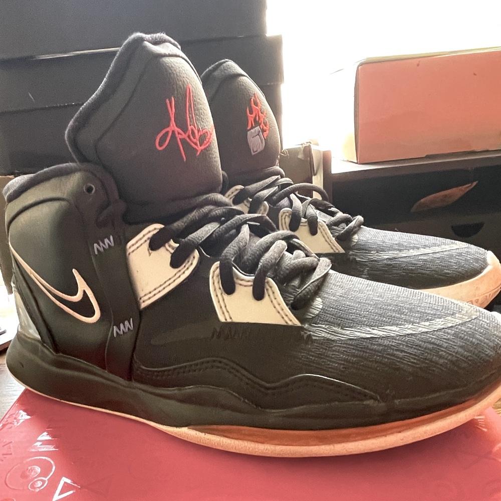 Kyrie Irving Infinity. Like new (worn condition)